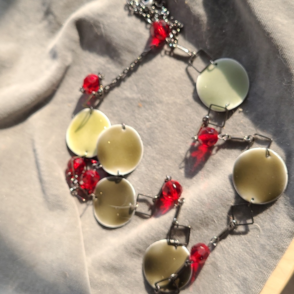 🌼2/$12 Long green, red and black necklace